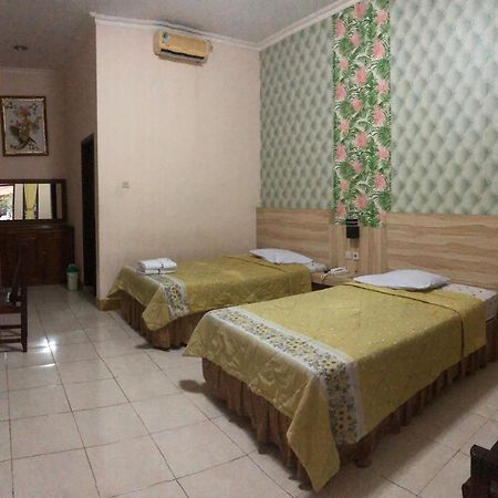 Grafika Hotel Dan Resto Gombong  Buitenkant foto