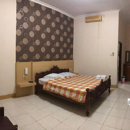 Grafika Hotel Dan Resto Gombong  Buitenkant foto