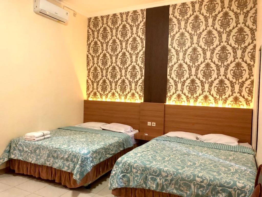 Grafika Hotel Dan Resto Gombong  Buitenkant foto