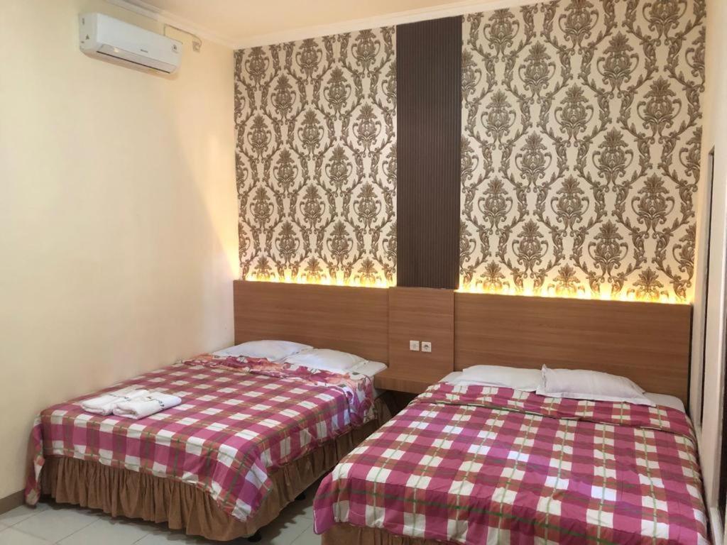 Grafika Hotel Dan Resto Gombong  Buitenkant foto