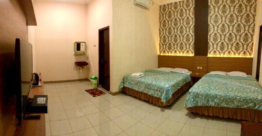 Grafika Hotel Dan Resto Gombong  Buitenkant foto