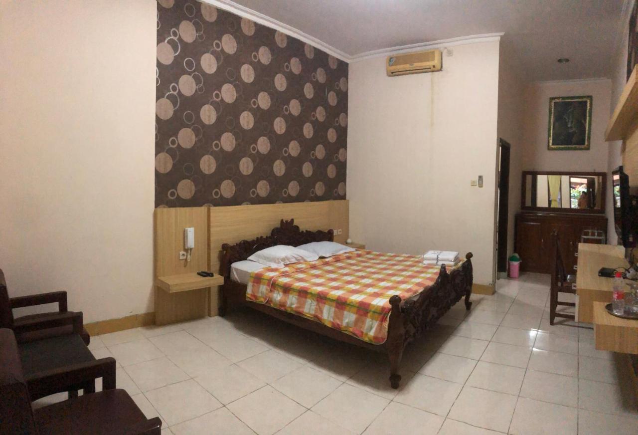 Grafika Hotel Dan Resto Gombong  Buitenkant foto