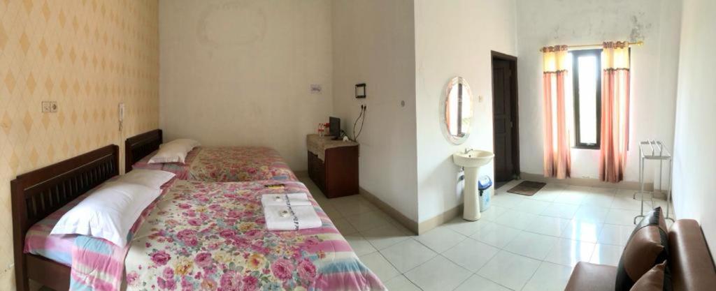 Grafika Hotel Dan Resto Gombong  Buitenkant foto
